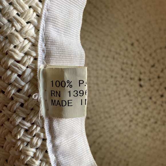 100% paper sun hat. Super soft and pliable - Picture 5 of 6